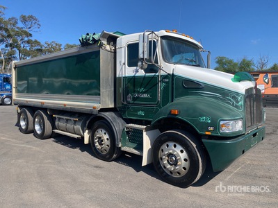 2010 Kenworth T358 8x6 Twin-Steer T/A Camión dumper