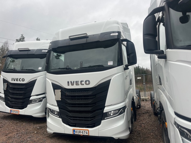 2022 Iveco S-Way 460 LNG 4x2 Sleeper Truck Tractor 2022 Iveco S-Way 460 LNG 4x2 Sleeper Truck Tractor
