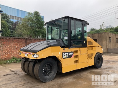 2017 Cat CW34 8 Wheel Pneumatic Roller