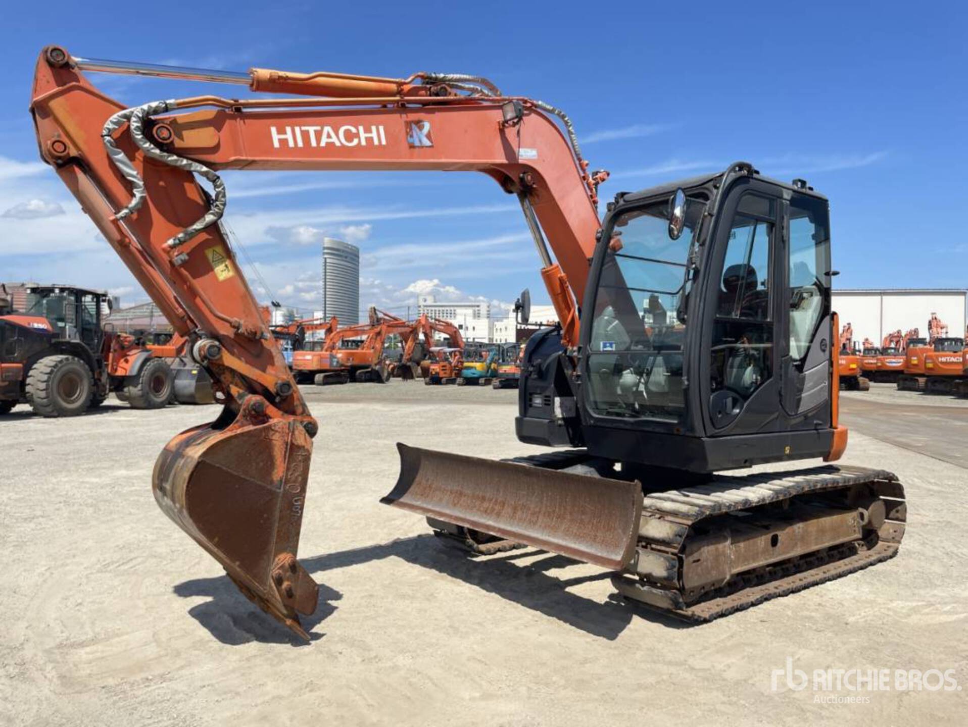 2016 Hitachi ZX75US-5B حفارة بجنزير
