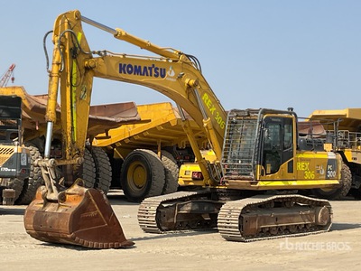 2022 Komatsu PC300-8M0U 油圧ショベル