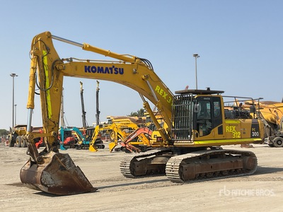 2022 Komatsu PC300-8M0U 油圧ショベル