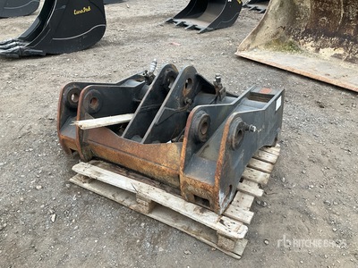 2008 Ulrich OCCAT966H Attache rapide pour chargeuse sur pneus - Fits Cat 996H