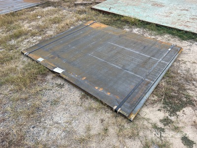 Quantity of (2) 2025 Kit Containers 6 ft 2 in x 7 ft 6 in (.75 in Thick) Road Placche in metallo (Unused)