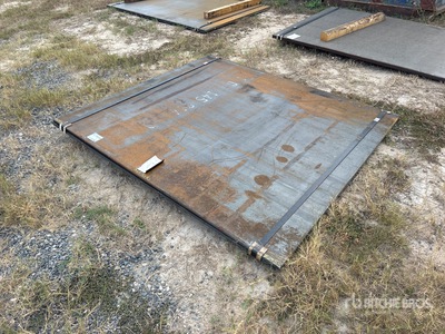 Quantity of (2) 2025 Kit Containers 6 ft 1 in x 6 ft 8 in (.75 in Thick) Road Placche in metallo (Unused)
