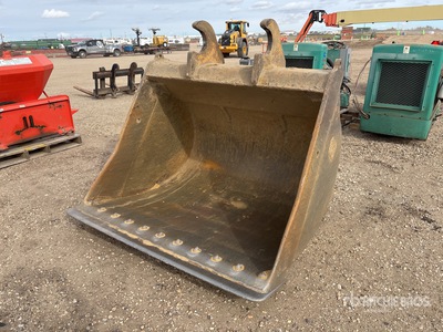 Cat 66 in Q/C Cleanup Excavator Bucket