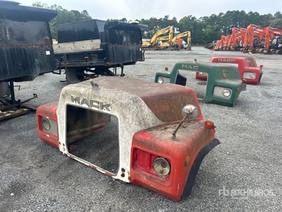 Quantity of (3) Mack Cofano per autocarro
