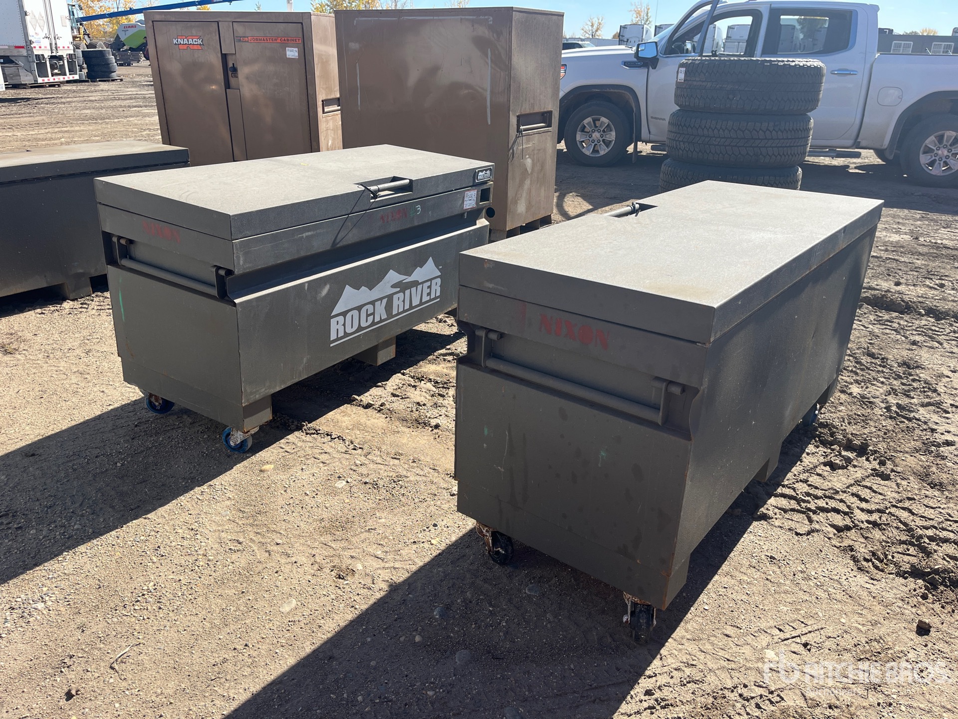 Quantity of (2) Rock River 5 ft x 2 ft x 2 ft Boîte de chantier