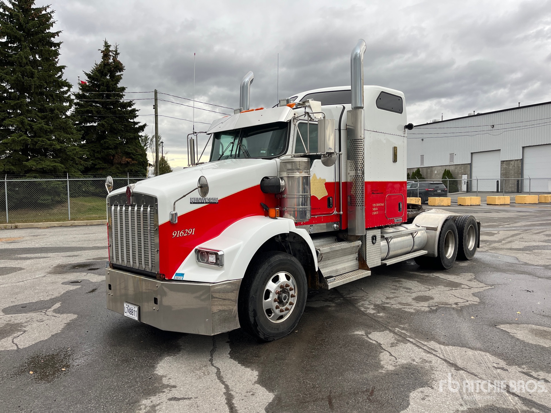 2016 Kenworth T800 6x4 T/A Sleeper Truck Tractor