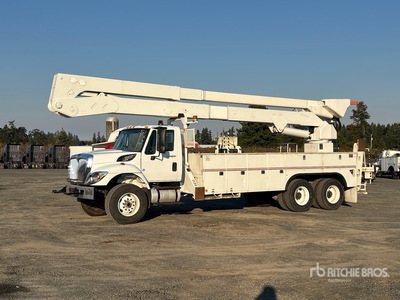 Altec A77-T 76 ft on 2014 International 7400 6x4 Bucket Truck