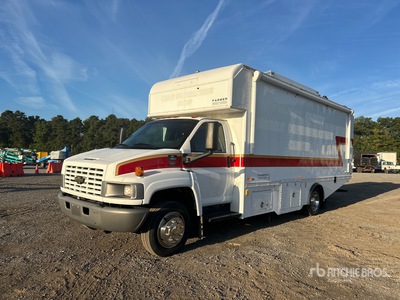 2004 Chevrolet C5500 4x2 Mobile Command Center