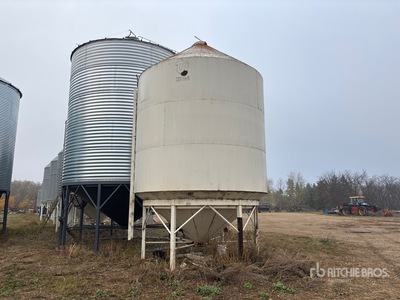 Trail-Rite 2MB +/- 2000 bu Hopper Grain Bin