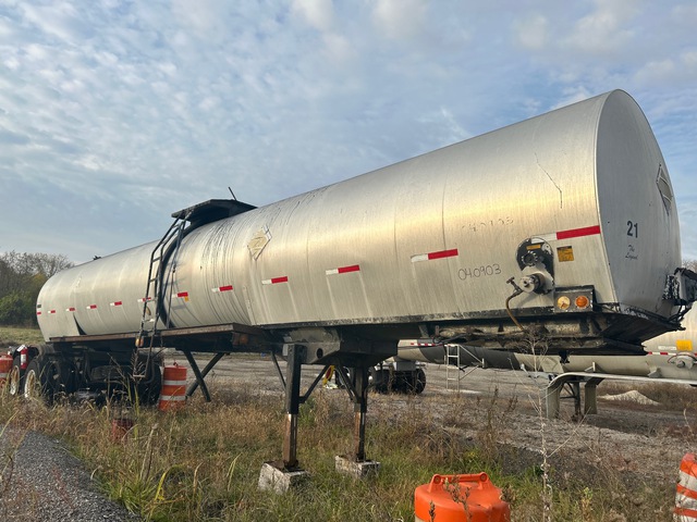 1979 Fruehauf Asphalt Tank Trailer