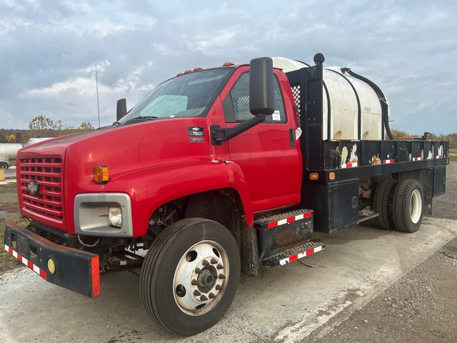 2007 Chevrolet C7500 4x2 Flatbed Truck