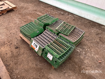 Quantity of (12) John Deere S-Series الرف الجامع