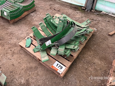 Quantity of John Deere S-Series Combine Filler Plates Pièces diverses