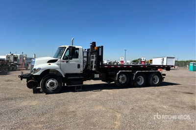 2009 International 7500 SBA 8x4 Hooklift Truck