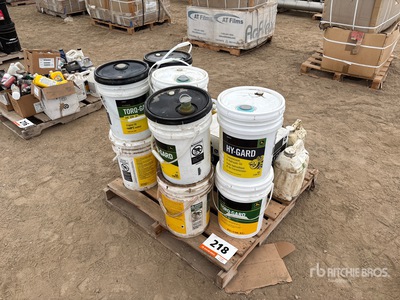 Quantity of Assorted John Deere Oil Varios, tienda, almacen, consumidor