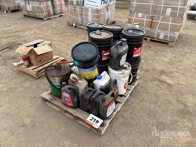 Quantity of Assorted Oil Varios, tienda, almacen, consumidor
