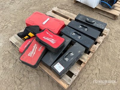 Quantity of (5) John Deere Tool Boxes Divers - Outils à main