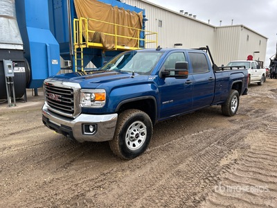 2018 GMC 3500 4x4 Crew Cab Pickup