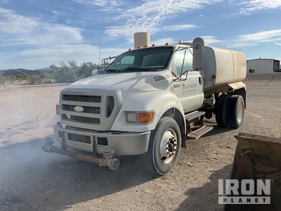 2007 Ford F-750 2000 gal 4x2 Water Truck