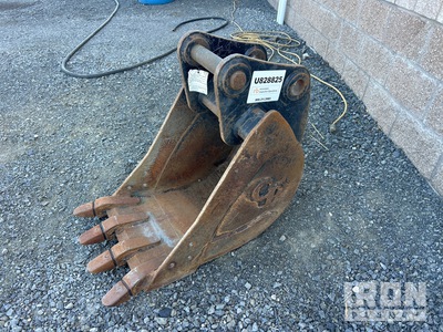 Paladin 18 in Digging Excavator Bucket - Fits Wacker Neuson EZ53