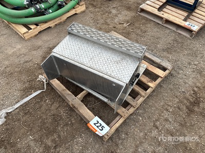 Truck Step Cover قطع غيار الشاحنات