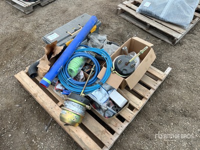 Quantity of Assorted Truck Parts Parti di autocarro