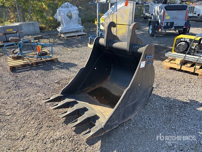 PJB GTH120-36L075 36 in Q/C Digging Excavator Bucket - Fits Liebherr R 914, R 920