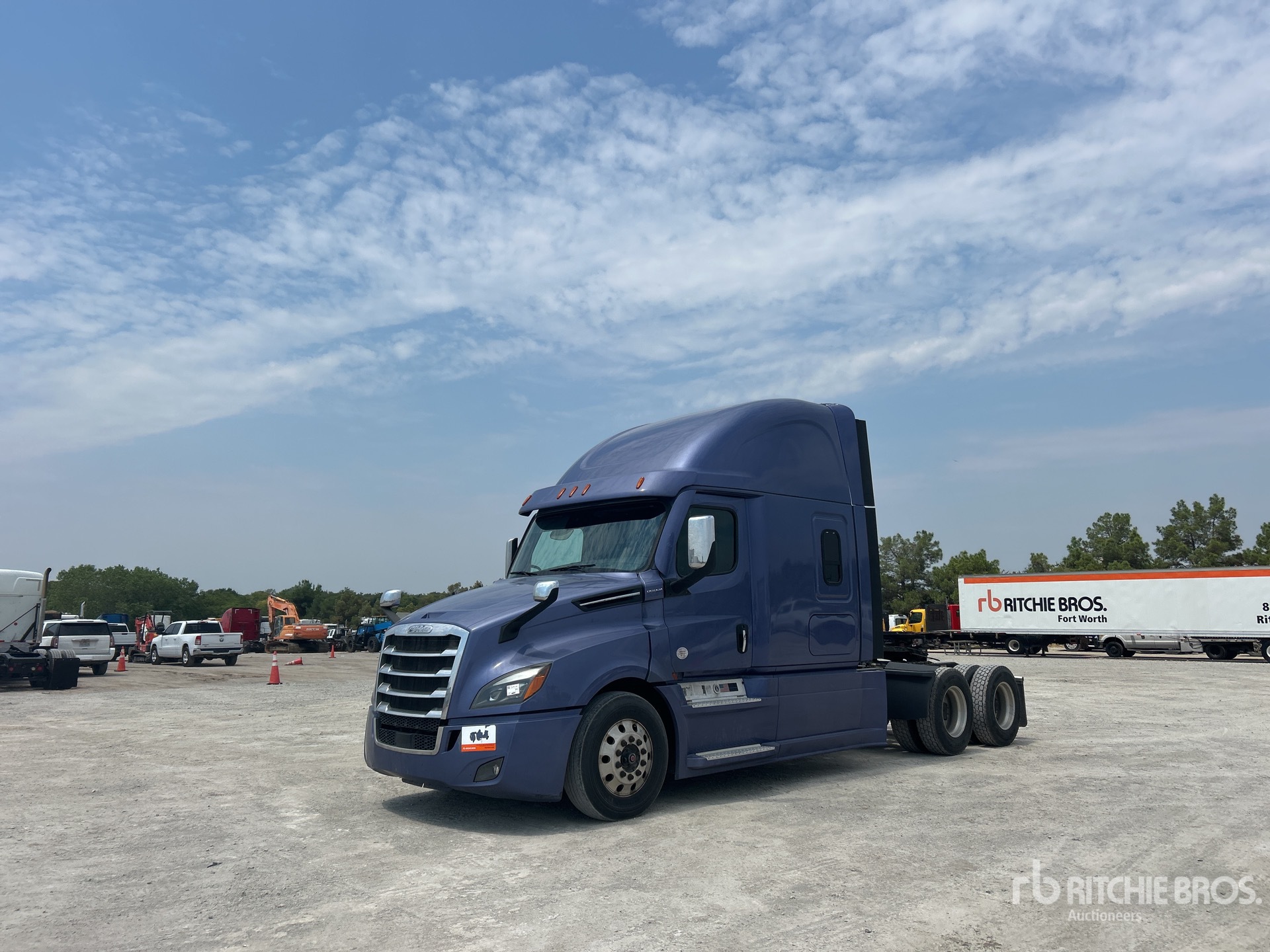 2020 Freightliner Cascadia 126 6x4 تراكتور شاحنة كابينة النوم (ثنائية المحور)