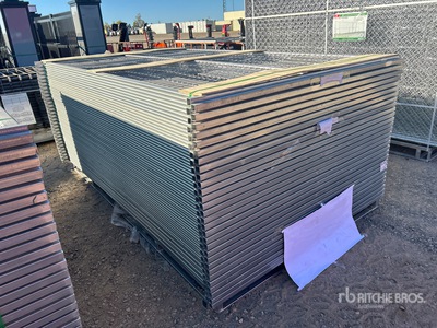 Quantity of (58) 9 ft 6 in x 6 ft Galvanized Temporary サイト フェンス