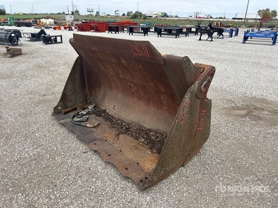 Cat 90 in Clamshell Bucket