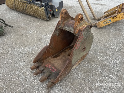 24 in Digging Backhoe Rear Bucket - Fits Case 590