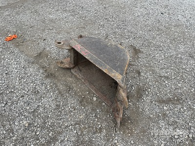 16 in Digging Backhoe Rear Bucket - Fits Case