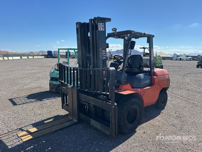 2006 Toyota 7FGAU50 8150 lb Pneumatic Tire Forklift (Inoperable)