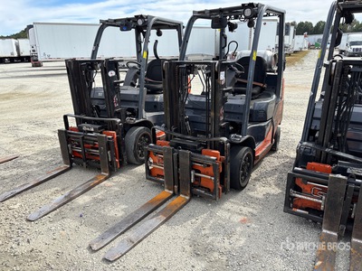 2014 Toyota 8FGCU20 4000 lb Pneumatic Tire Forklift (Inoperable)