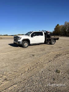 2020 GMC Sierra 3500 4x4 Crew Cab Flatbed Truck