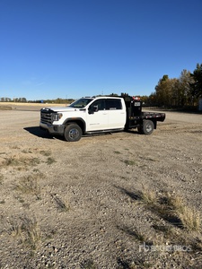 2020 GMC Sierra 3500 4x4 Crew Cab Flatbed Truck