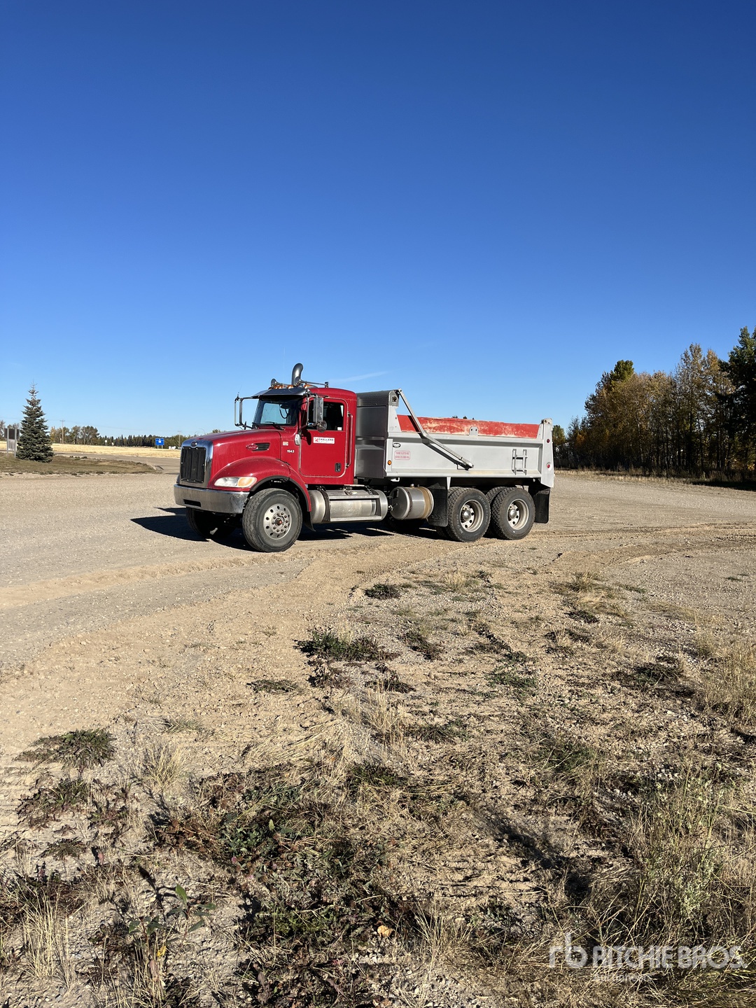 2015 Peterbilt 348 6x4 T/A Camión dumper