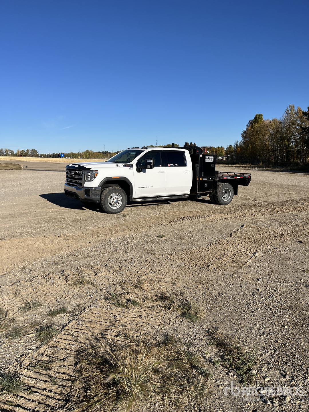 2020 GMC Sierra 3500HD 4x4 Crew Cab Flatbed Truck