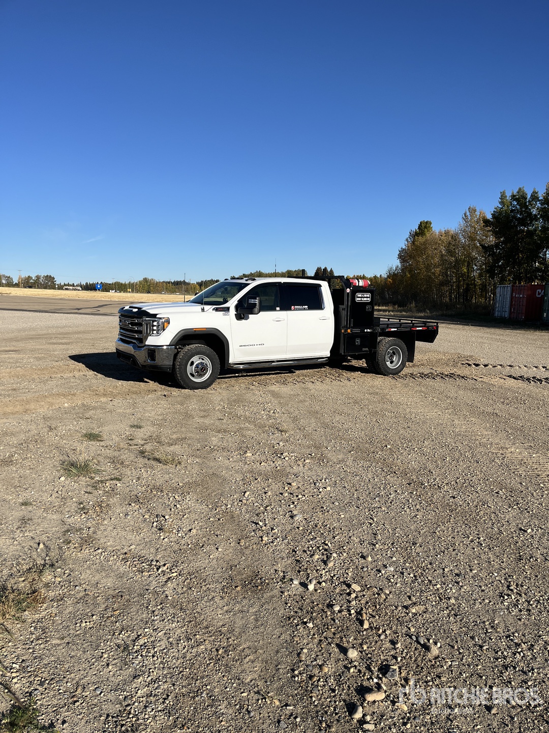 2021 GMC Sierra 3500HD SLE 4x4 Crew Cab شاحنة مسطحة