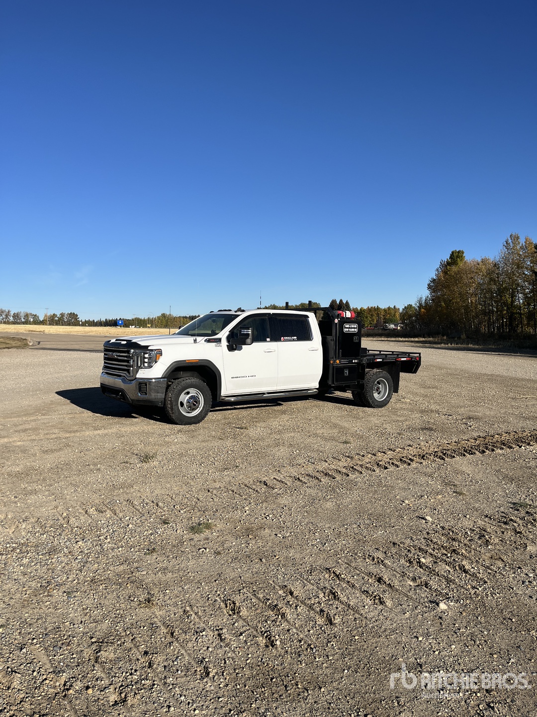 2021 GMC Sierra 3500HD SLE 4x4 Crew Cab شاحنة مسطحة (Unused)