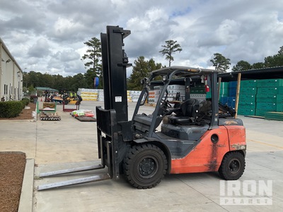 2015 Toyota 8FD45U 9050 lb Pneumatic Tire Forklift (Inoperable)
