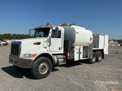 2012 Peterbilt 348 6x4 燃料および潤滑油トラック