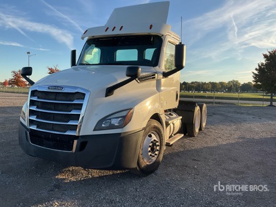 2018 Freightliner Cascadia 126 6x4 T/A Dagcabine Trekker