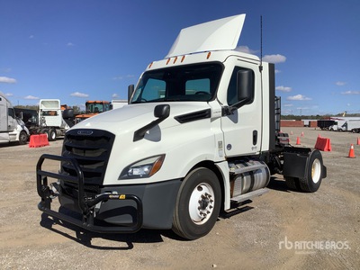 2021 Freightliner Cascadia 126 4x2 Day Cab Truck Tractor