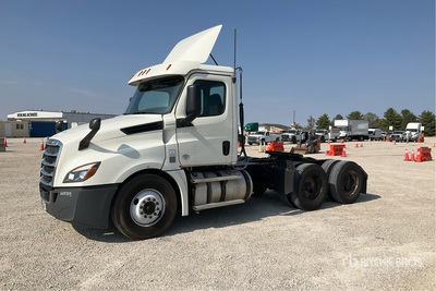 2019 Freightliner Cascadia 126 6x4 Cabeza Tractora Cabina Corta