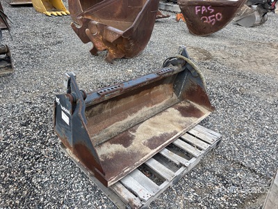 Bobcat 60 in Q/C Clam Shell Skid Steer Bucket