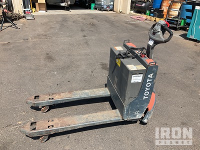 2017 Toyota 8HBW23 4500 lb Electric Pallet Jack